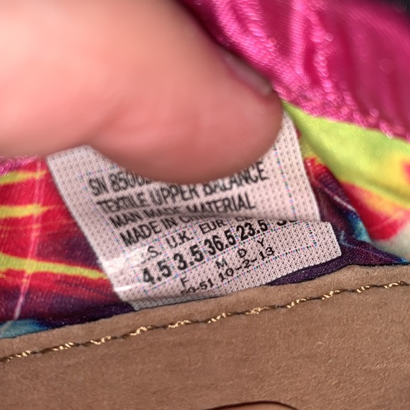 Lil Bobs from Sketchers Girls Size 4.5 Sequins Rainbow Colored Slip-On Shoes - Picture 4 of 6